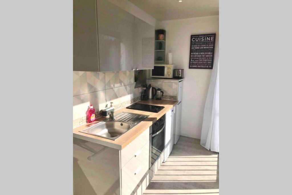 Grand Studio Cabine 30 M² Centre Ville, Refait A Neuf Pour Vous ! Climatise La Grande Motte Bagian luar foto