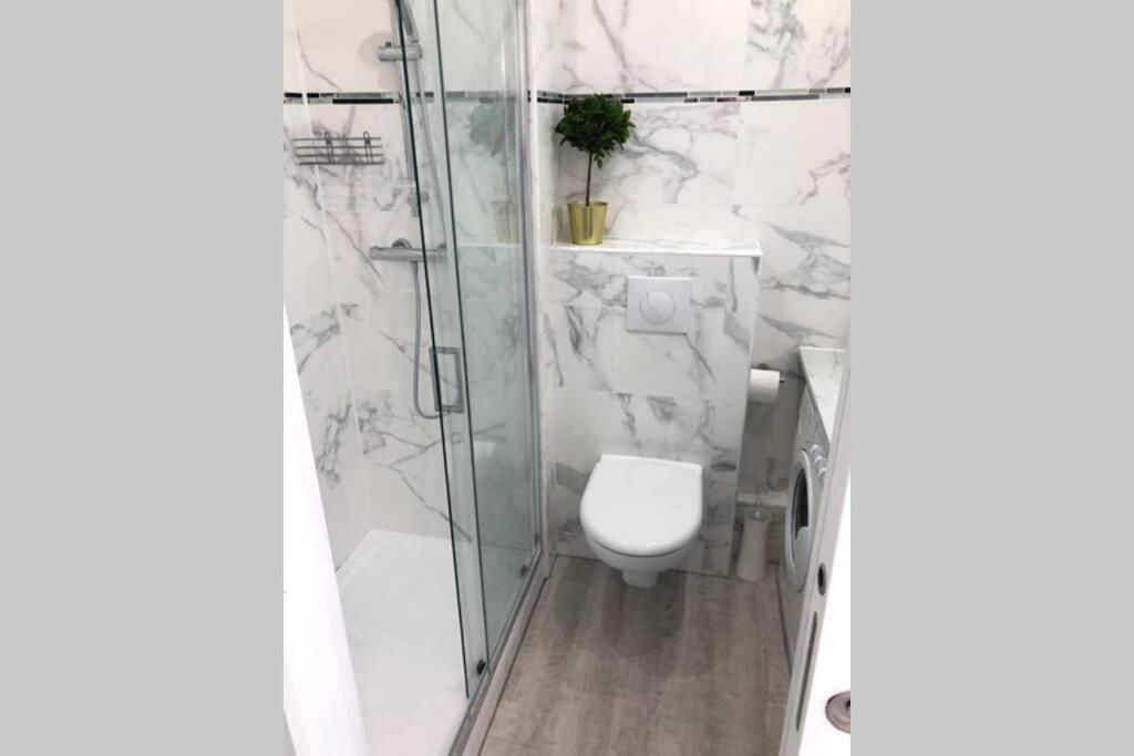 Grand Studio Cabine 30 M² Centre Ville, Refait A Neuf Pour Vous ! Climatise La Grande Motte Bagian luar foto